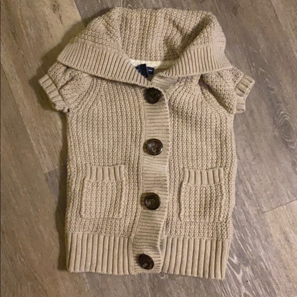 Gap knitted sweater size 12 to 18 months